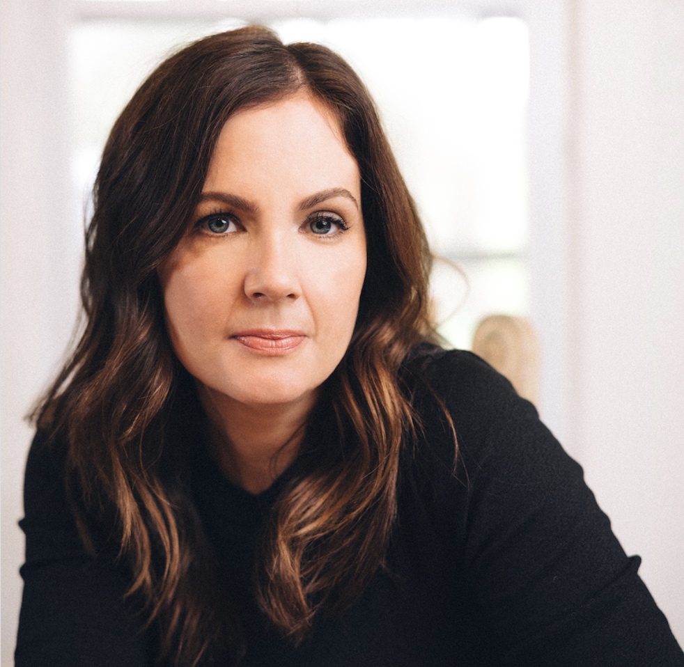 GRAMMY winning singer/songwriter Lori McKenna is partnering with Jostens to celebrate this year's Class of 2020. 