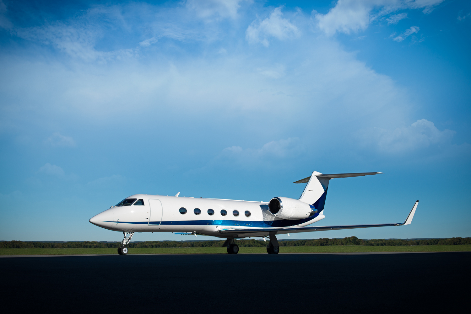 Silver air. Gulfstream IV. Гольфстрим 3. Самолёт Silver Air. Самолёт Гольфстрим 700 серебристый.