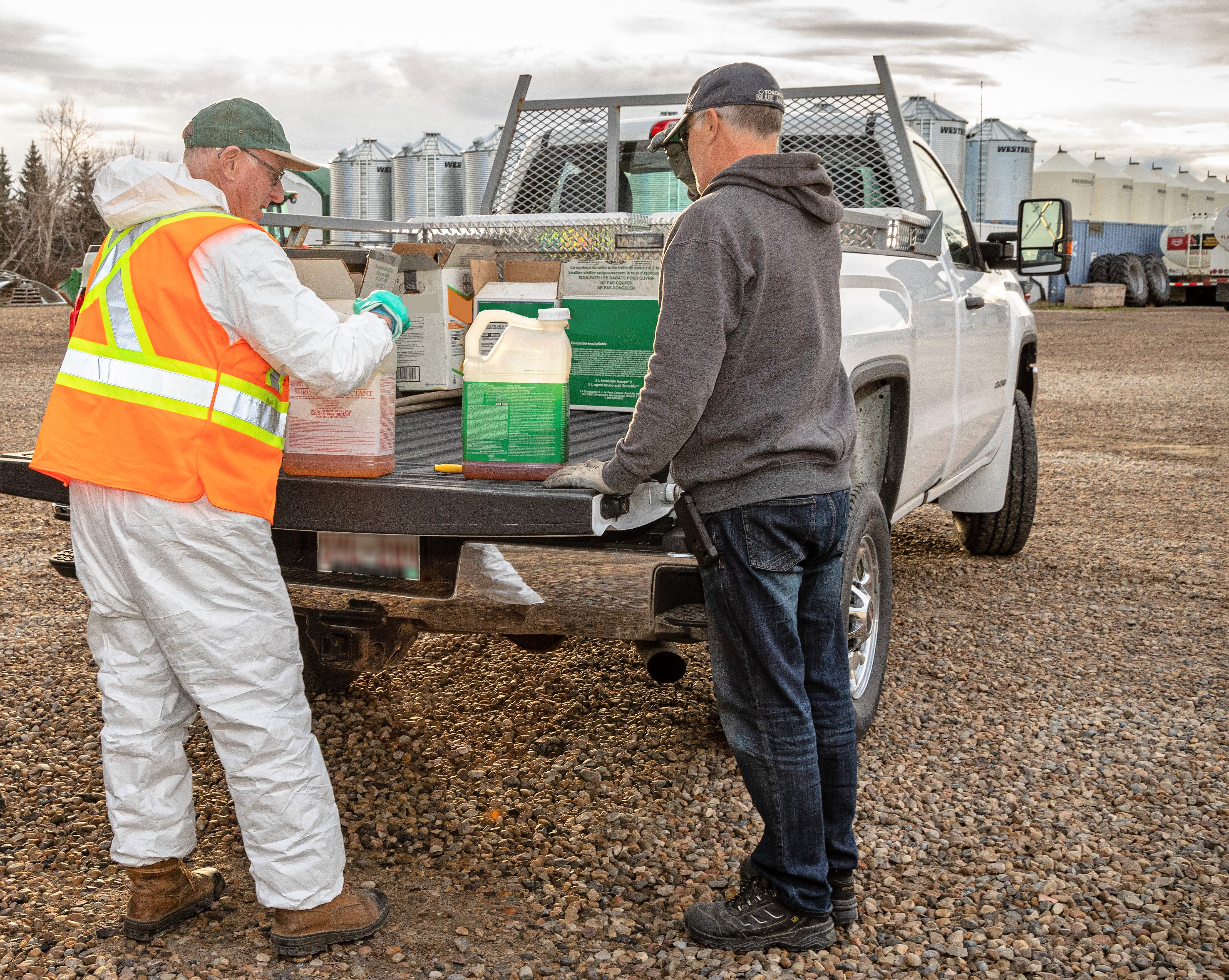 Collecting unwanted pesticdes and farm animal meds_2022_Cleanfarms photoF