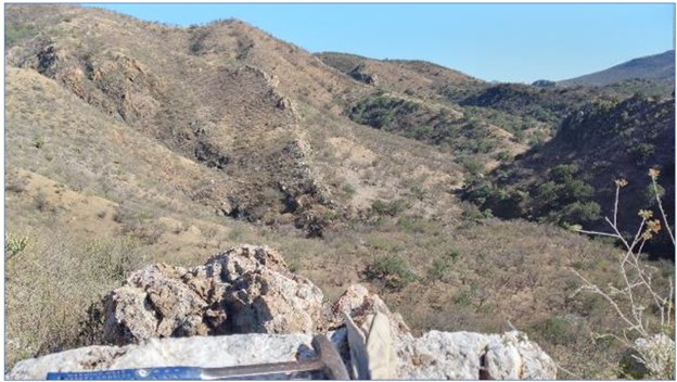 View to the southeast along the Los Fresnos Vein. The vein is up to 3 m wide and is well defined over 100’s of metres of strike length.
