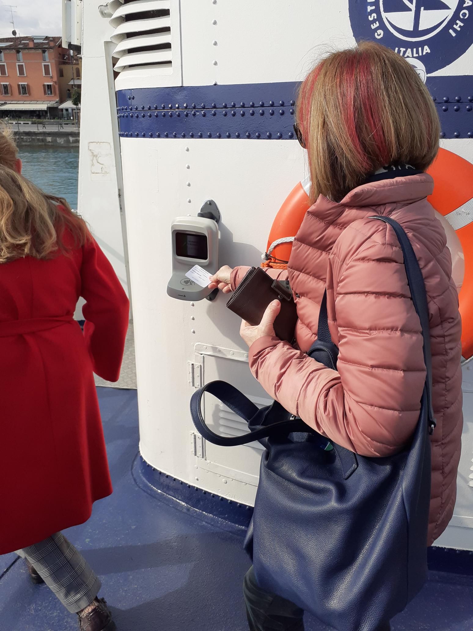 Navigazione Laghi Electronic Ticketing System: On-board validation of electronic travel ticket