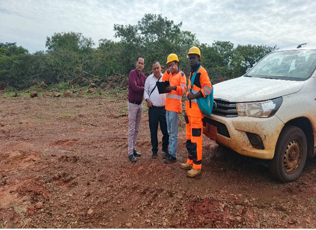 Image 5: Mining contractor Sarvodaya Mining Services Minim Martap site visit