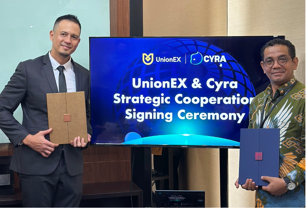 Left: Ben Jones, CEO of UnionEx; Right: Deddy S. Nadeak, CEO of CYRA, at the signing ceremony.