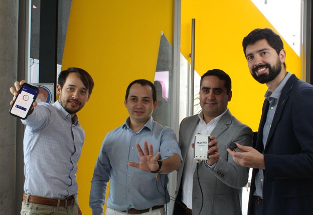 TrainHealth Founders show new device: Moises Campos, Luis Campos, Sebastian Mardones, Matias Hosiasson.