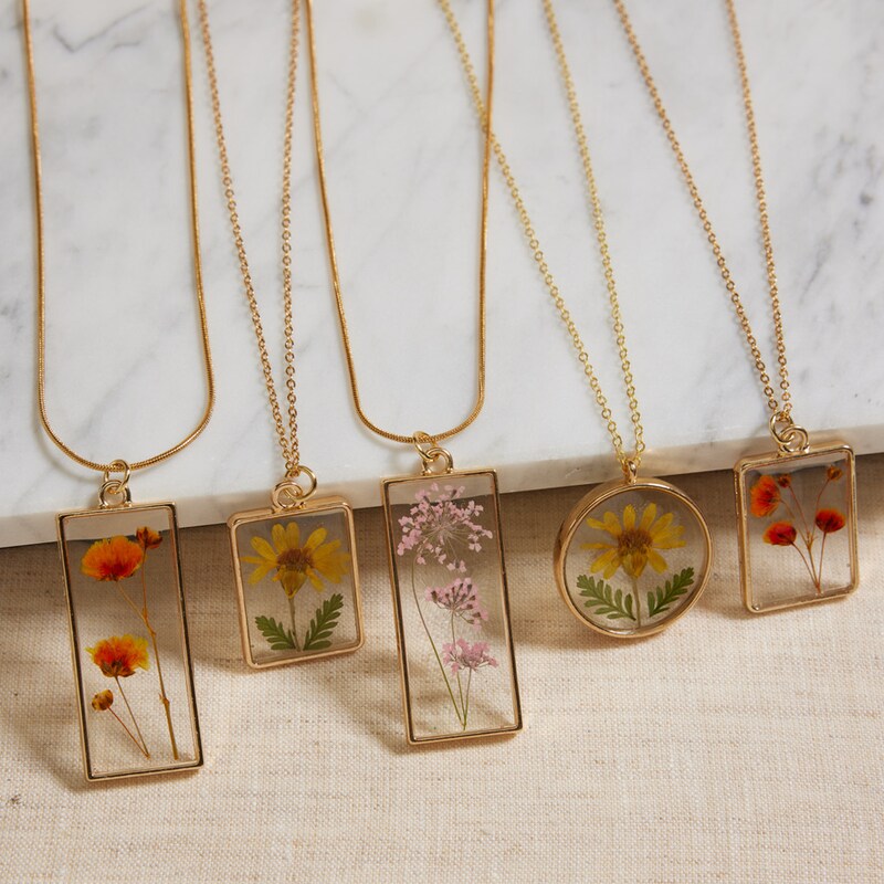 MiscellanyCraft_PressedFlowerNecklaces