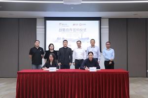 Qin Feng, General Manager and CEO of CR Capital MGMT (standing, third from right), Dai Zhen, Founder and CEO of NewLink, Chairman of NaaS (standing, third from left) and others witness the signing ceremony.