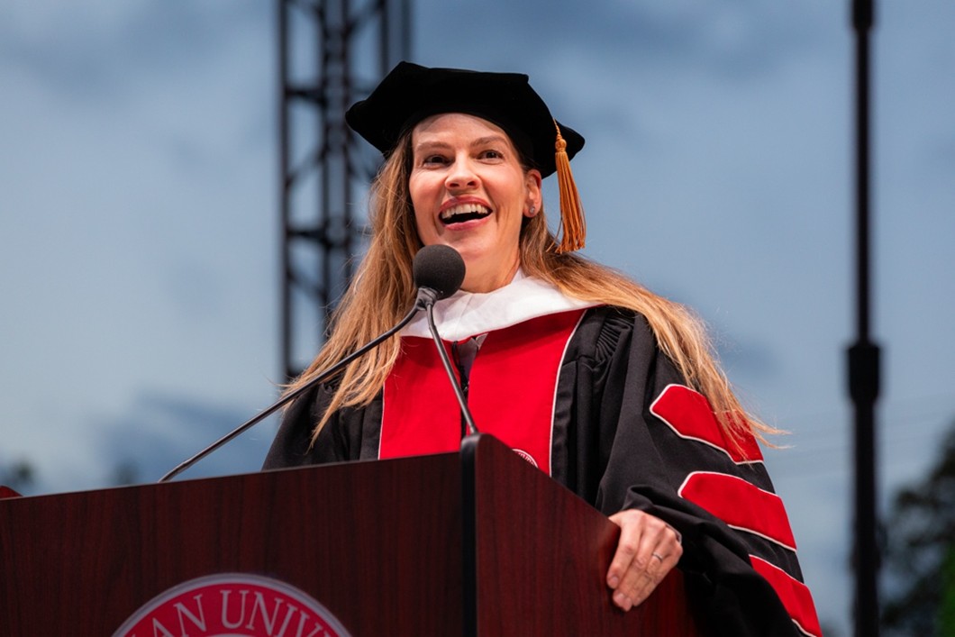 Hilary Swank Inspires Graduates at Chapman University’s 2025 Commencement Ceremony