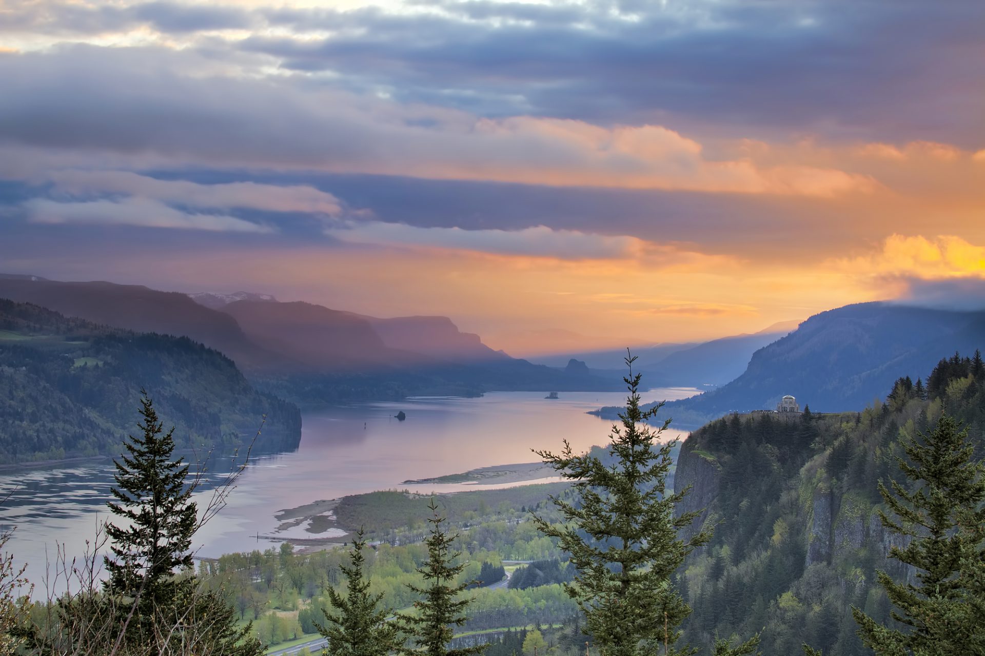 Travel Article on WeeklyLiving.com - The Columbia River Gorge separates Oregon and Washington. The gorge is one of the most famous windsurfing locations in the country. When you won’t want to be on your windsurfing board, there’s plenty of waterfalls to hike and kayak to as well.