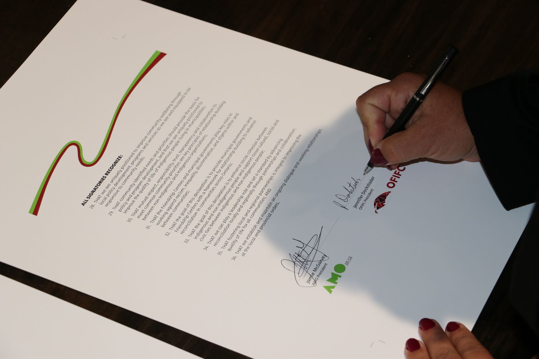 Declaration of Mutual Commitment and Friendship signed by the Ontario Federation of Indigenous Friendship Centres (OFIFC) and the Association of Municipalities of Ontario (AMO).

Signatories include: (l to r) Jamie McGarvey, President, Association of Municipalities of Ontario and Jennifer Dockstader, President, Ontario Federation of Indigenous Friendship Centres
