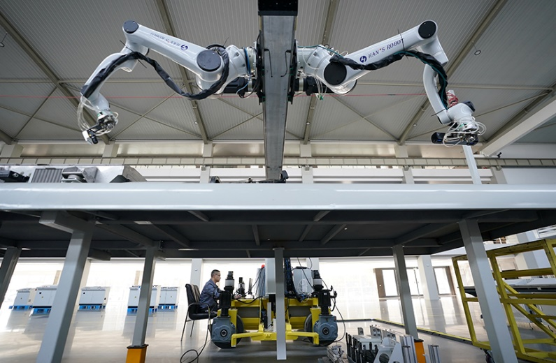 Han's Robot Showcases Chinese Ingenuity with the Launch of the First Intelligent Maintenance Robot for Vehicle Roof