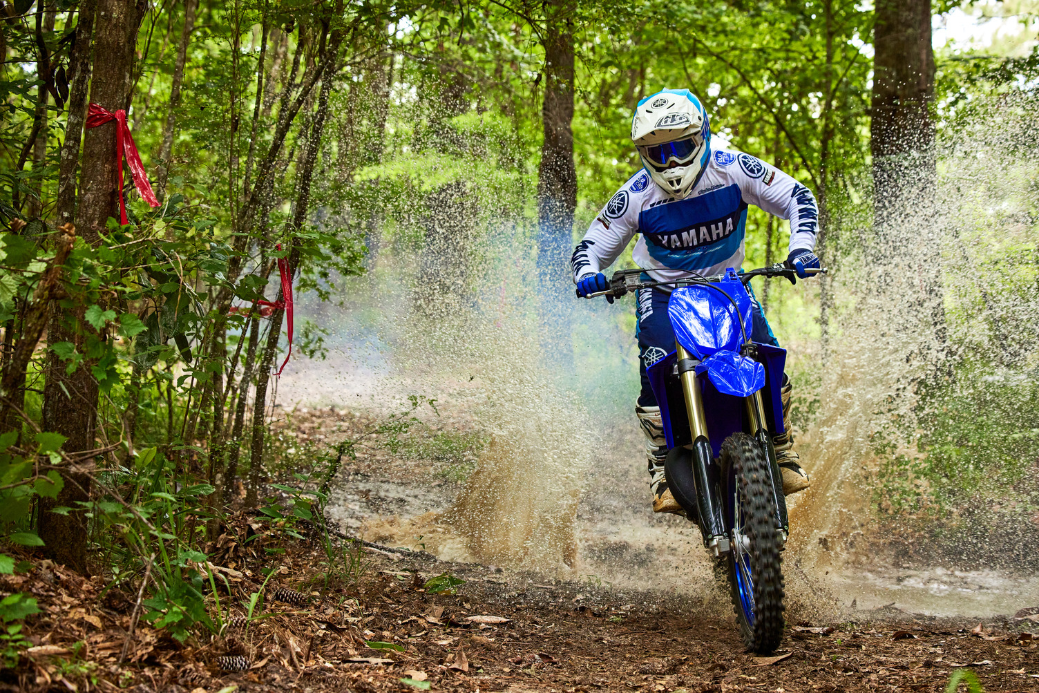 22_YZ250X_Team Yamaha Blue_Action04_0021