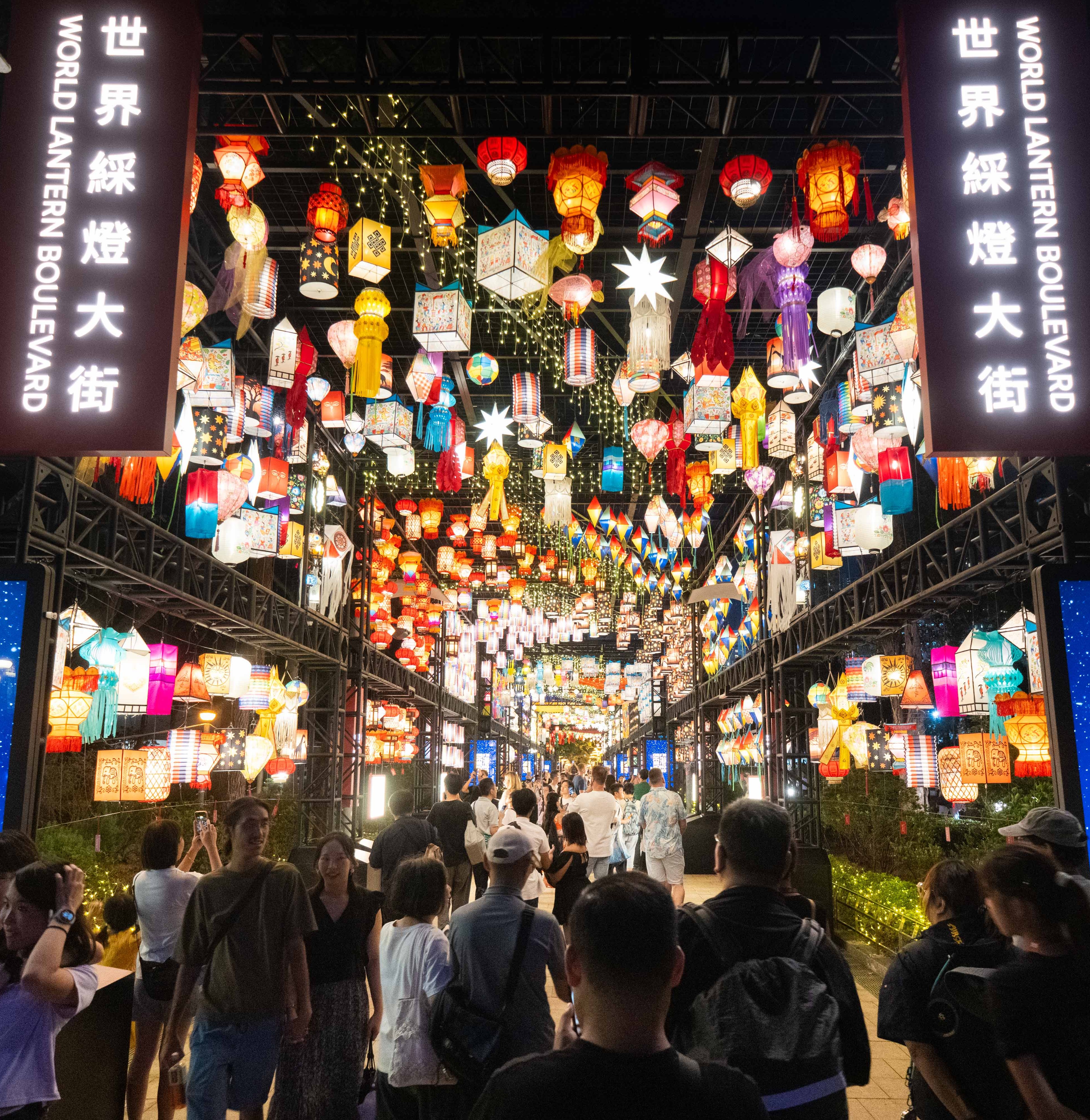 World Lantern Boulevard_Launch_2