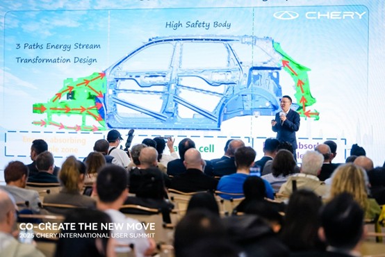 Xu Youzhong, Chief Engineer of Chery Automobile Co., Ltd., gives an on-site explanation