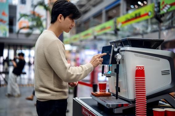 By the Pujiang River, the aroma of coffee lingers as Dr.Coffee Castle supports the 2025 PCA · Shanghai