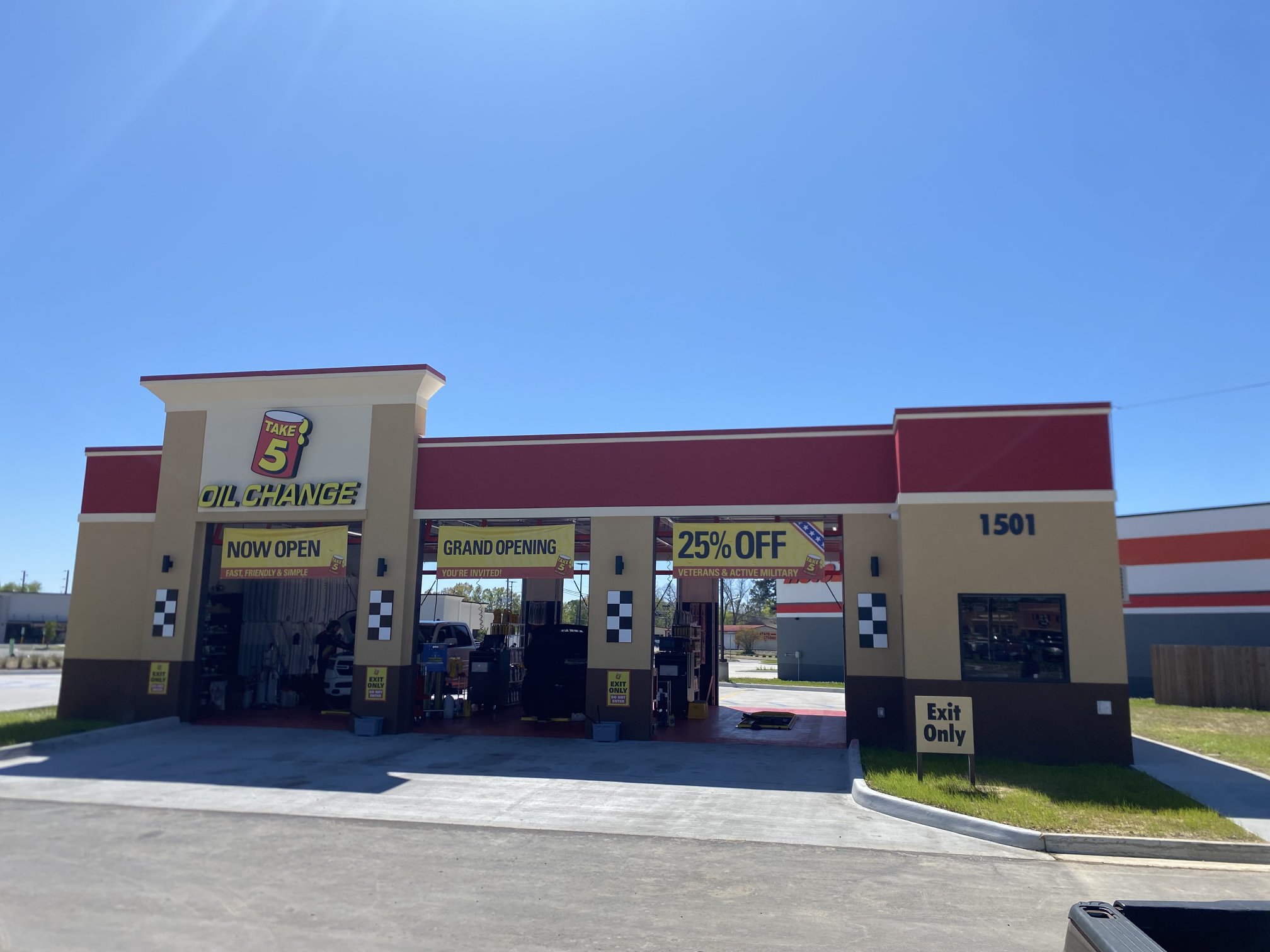 New Take 5 Oil Change in Gonzales  