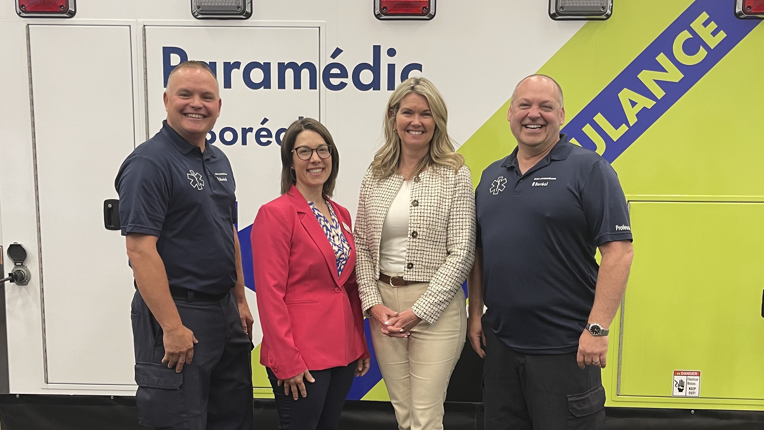 Le programme de soins paramédicaux du Collège Boréal acquiert un nouveau simulateur d’ambulance unique en Ontario