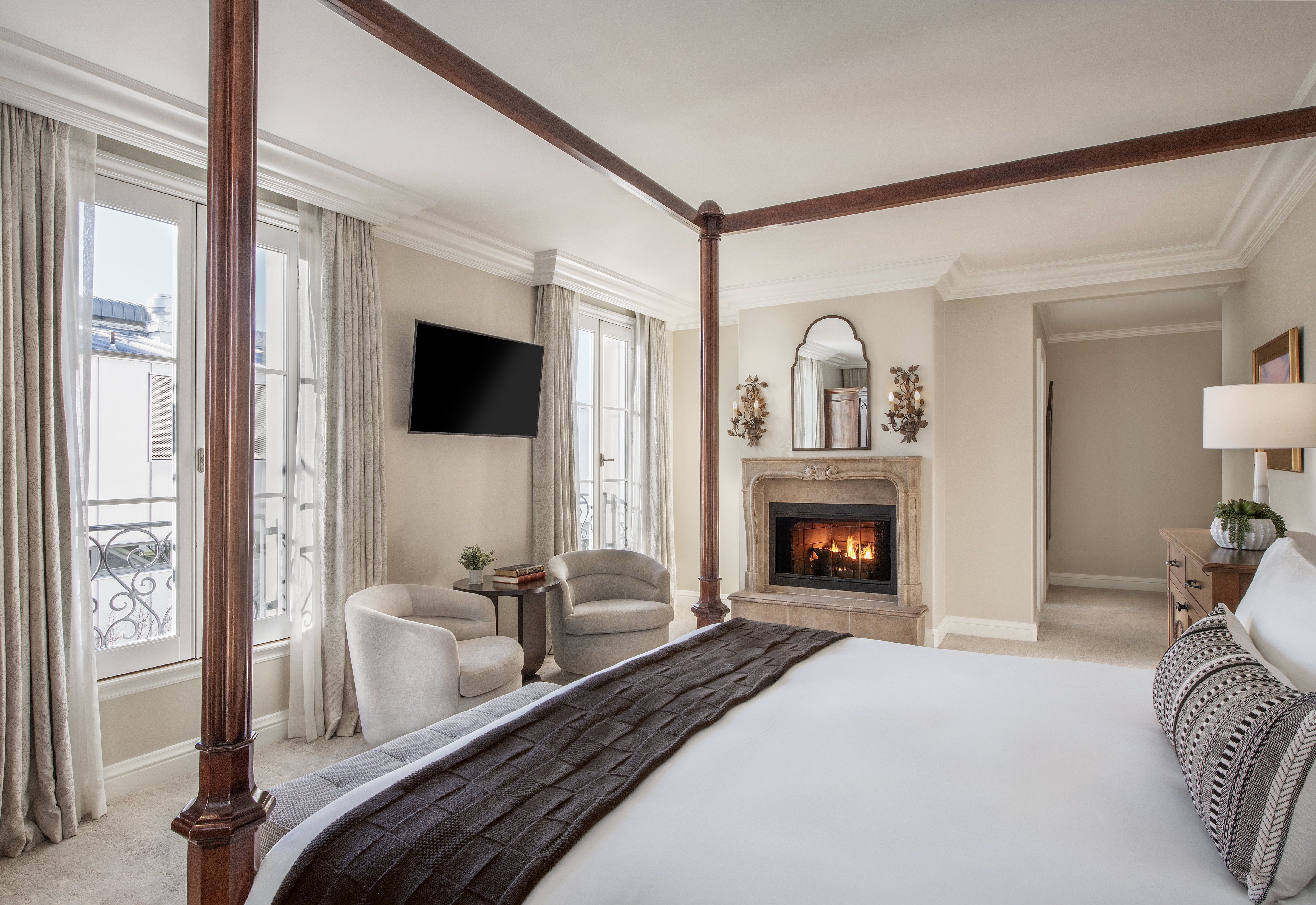 Liora Estate Lux Guestroom