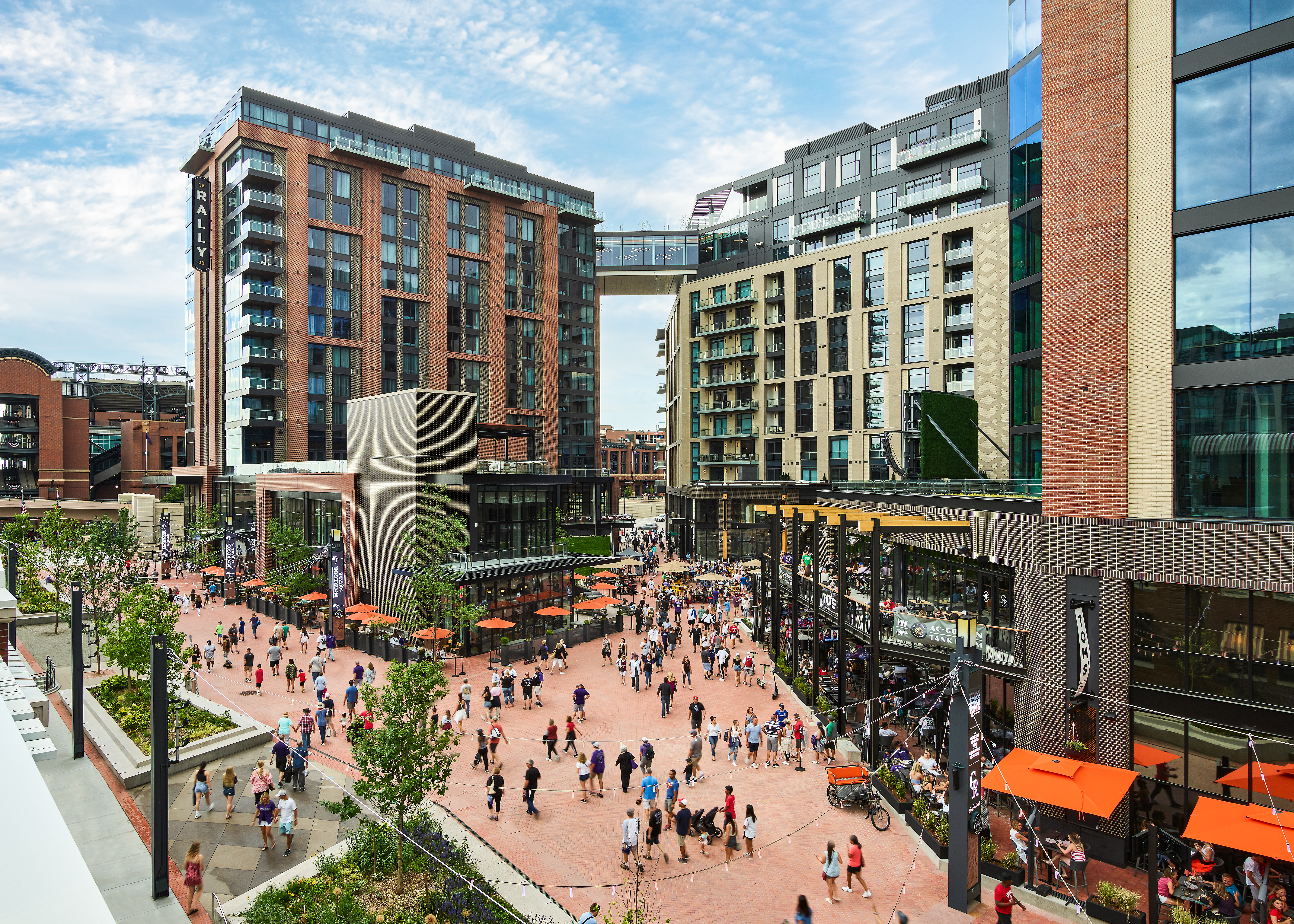 RallyHotel-EXT-Square-Daytime-DCH