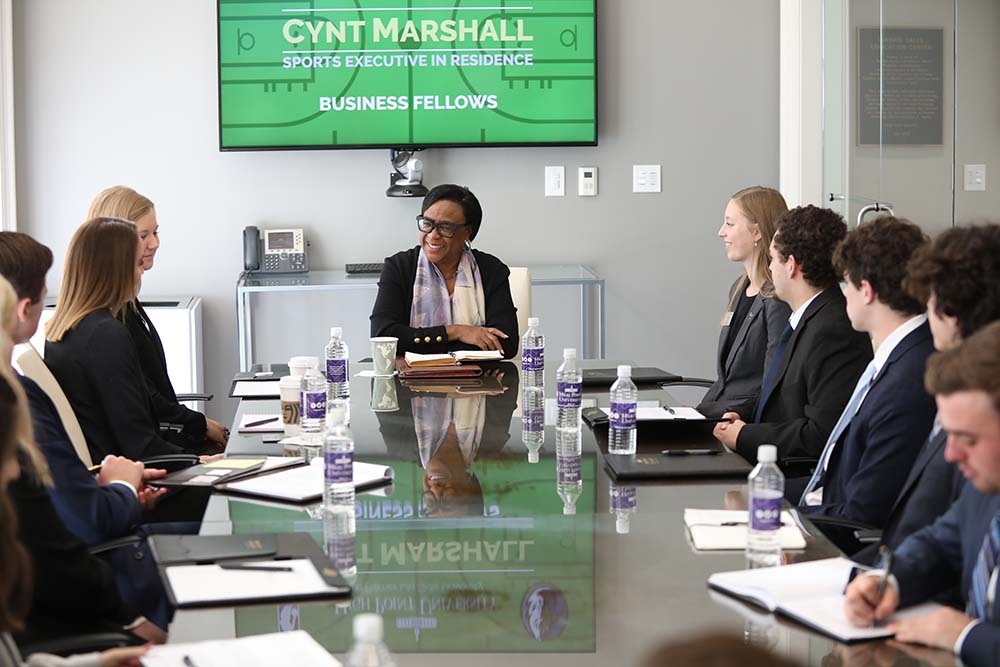 Cynt Marshall (center), CEO of Mark Cuban’s NBA team the Dallas Mavericks and HPU’s Sports Executive in Residence, met with High Point University Business Fellow students to share tips on how to assess and develop culture. 