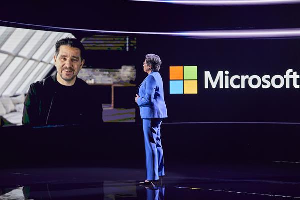 AMD CEO Dr. Lisa Su with Microsoft Chief Product Officer Panos Panay at CES 2021.
