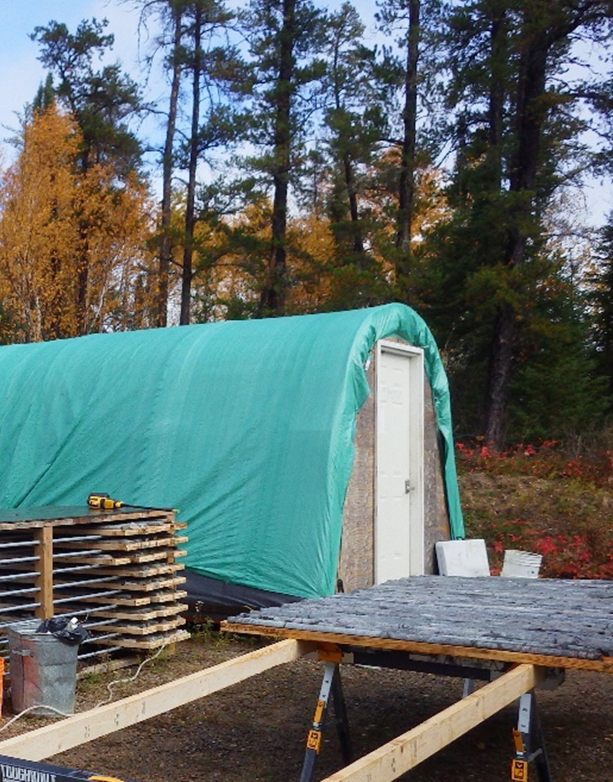 The drill core logging facility and camp have been re-established at Otter Rapids in Northern Ontario for the fall 2022 drill program at Hecla-Kilmer. Behind the treeline is the 182 MW hydroelectric dam and the Ontario Northern Railway which connects Moose Factory and Moosonee on James Bay to the north with the Canadian National line in Cochrane to the south.