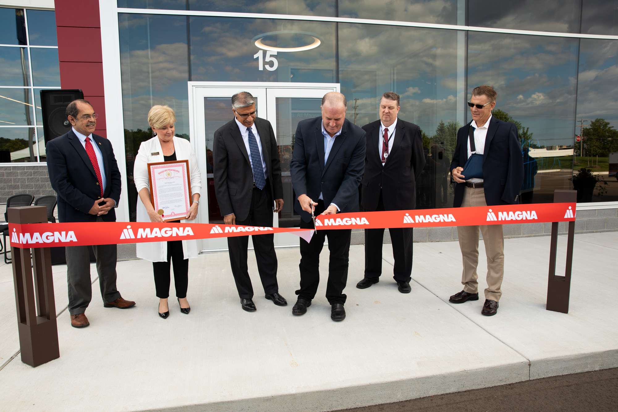 Magna Celebrates Opening of New Electronics Facility