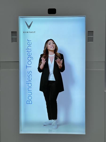 holoport hologram Toronto canada telepresence Sindy vietnam
