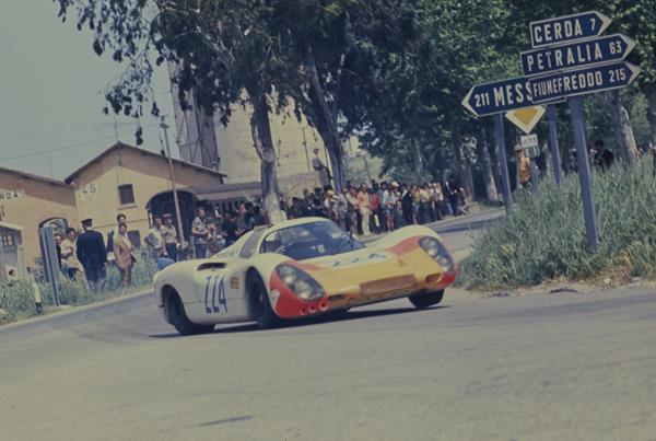 Porsche 907 025 en route to overall victory at the 1968 Targa Florio