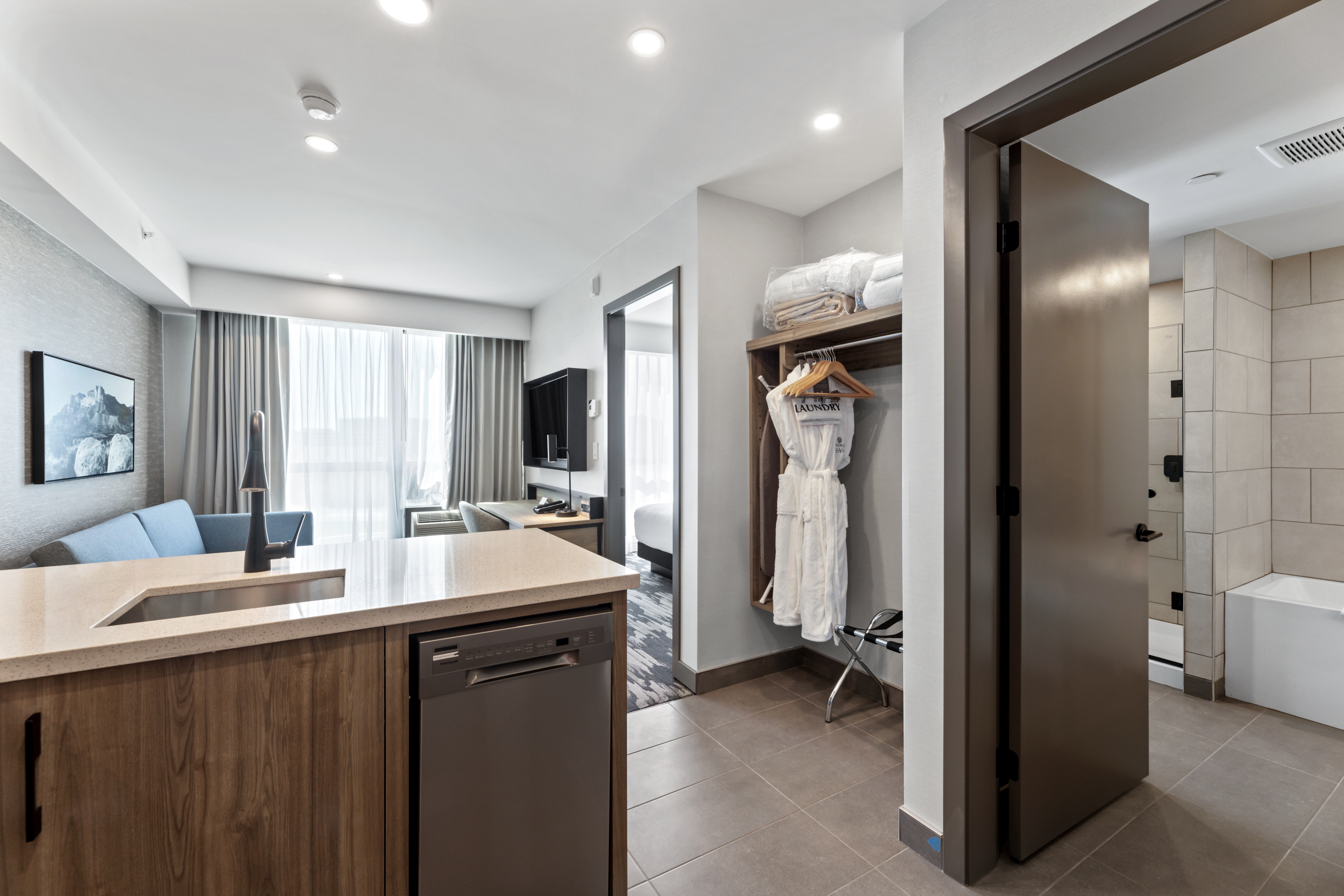 Signature Guest One Bedroom Suite, Sandman Signature Dallas-Las Colinas Hotel and Suites