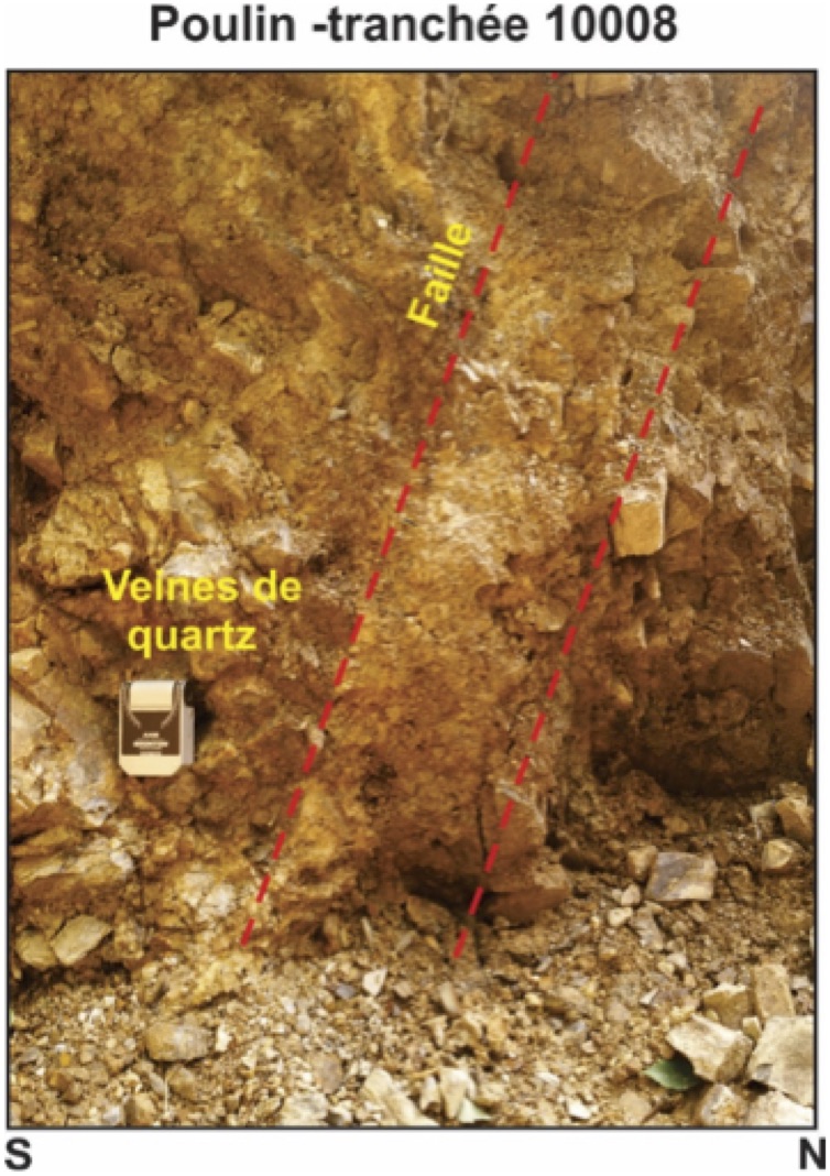 Zone de faille et veines de quartz exposées sur le mur de la tranchée 10008