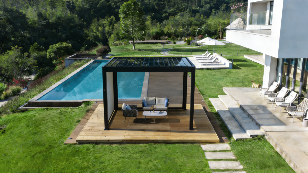 Light Hunter Solar Pergola