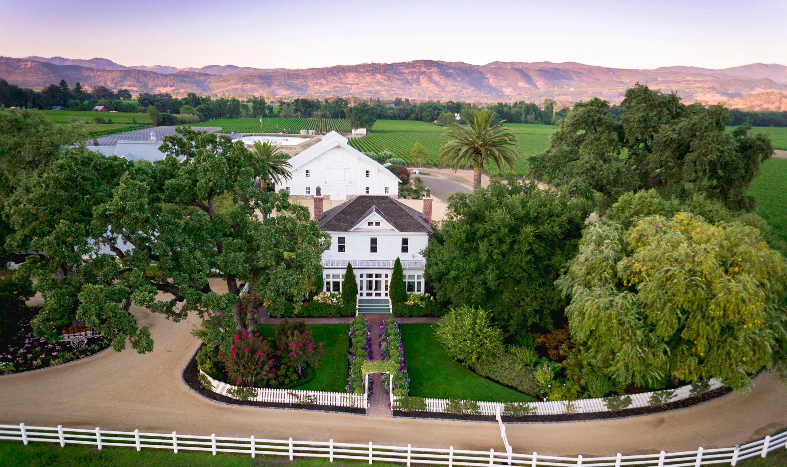 On Sunday, October 11, and Sunday, October 18, Nickel & Nickel invites guests to delve into its winemaking practices firsthand with the Grape to Glass Harvest Experience.