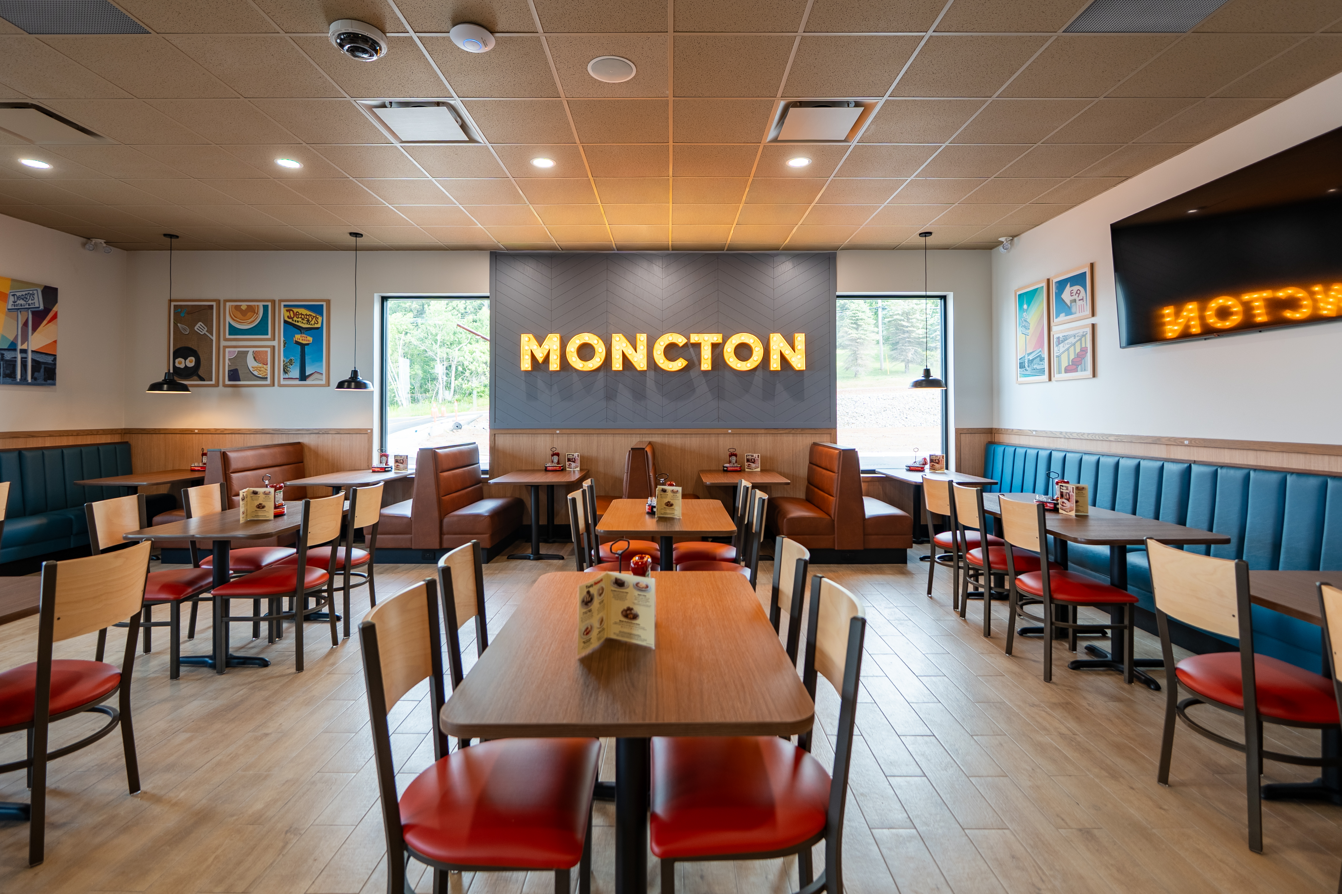 Denny's Moncton Interior with signage