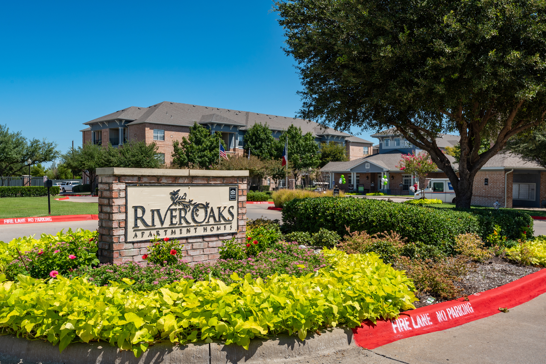 River Oaks Apartment Homes