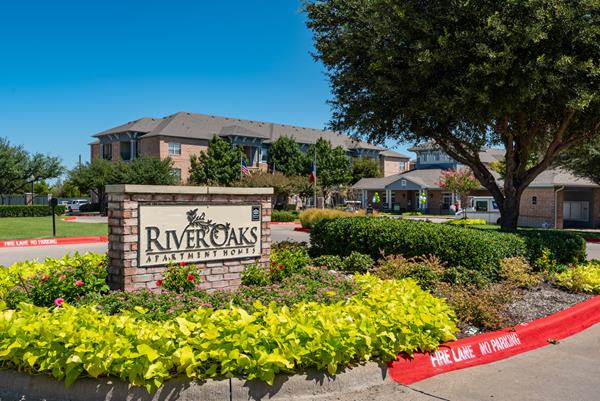 River Oaks Apartment Homes