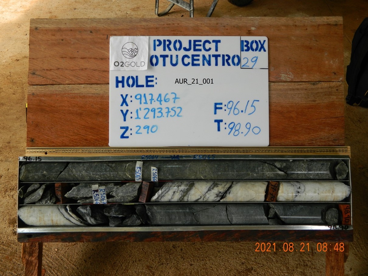 Drill cores of AUR-21-001 where it intercepted the main Aurora vein, showing 0.7m @ 20.11 g/t Au and 3.30 g/t Ag from 97.4 m.