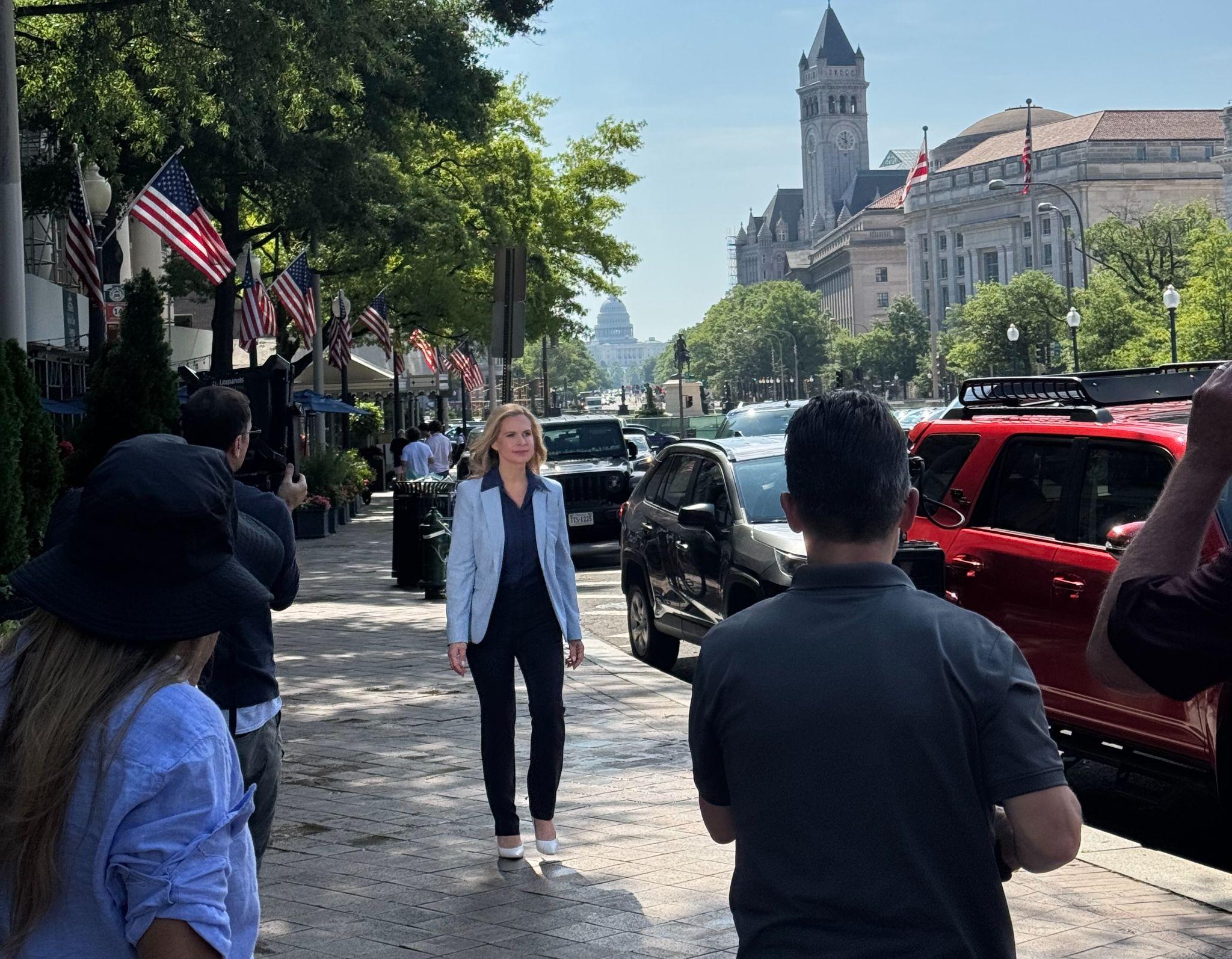 Ahead of Alzheimer’s host Emily Kaplan behind the scenes during production of the series