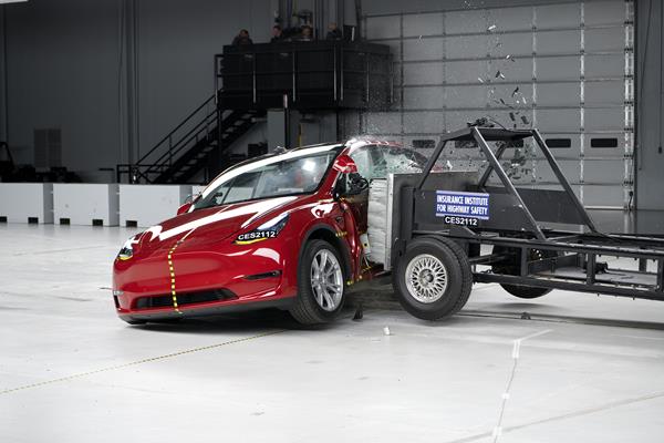 2021 Tesla Model Y IIHS orginal side crash test