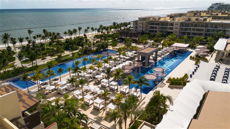 The New Royalton Riviera Cancun and Royalton Hideaway Riviera Cancun Welcome Their First Guests