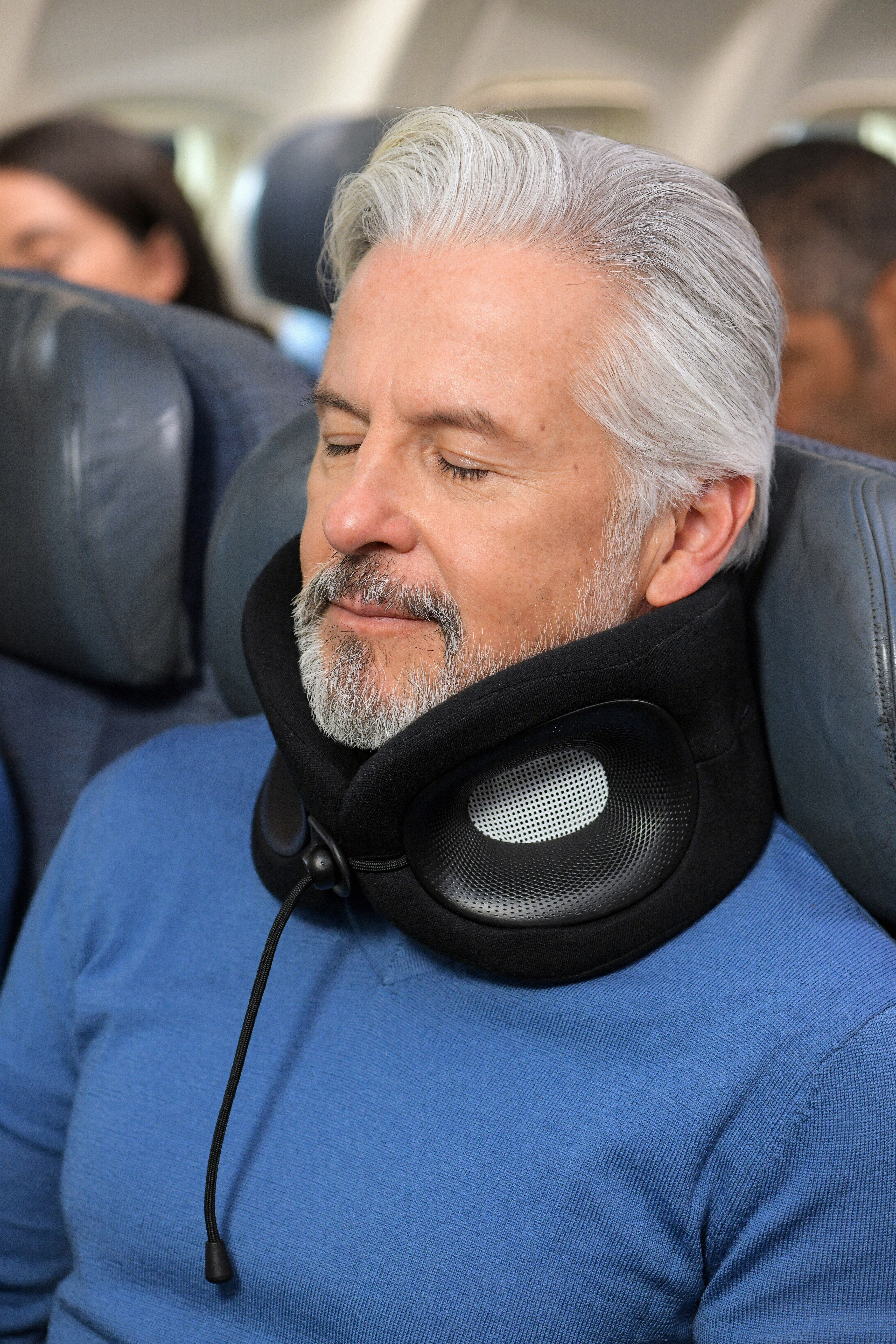 Scientifically engineered for superior comfort, the Evolution X is the result of six years of research, thousands of hours of surveys, and countless design iterations, making it Cabeau's, and the world's, most advanced neck pillow yet.