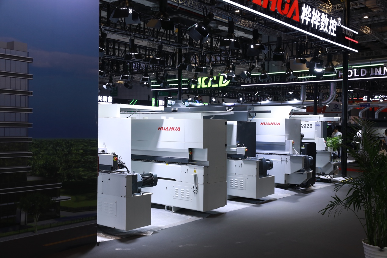 HUAHUA Presented CNC Woodworking Solution at 58th CIFF
