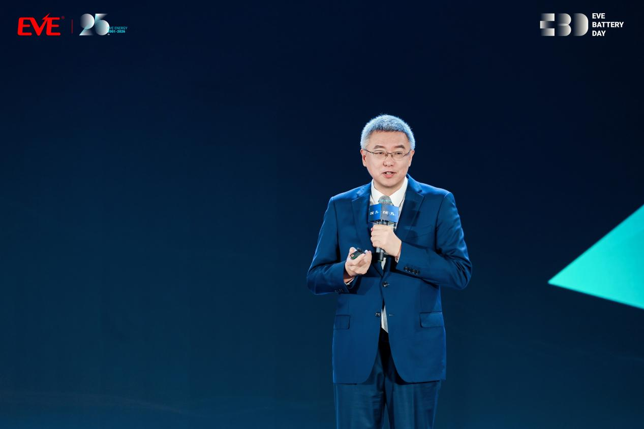 Dr. Liu Jincheng, Founder and Chairman of EVE, delivers a speech