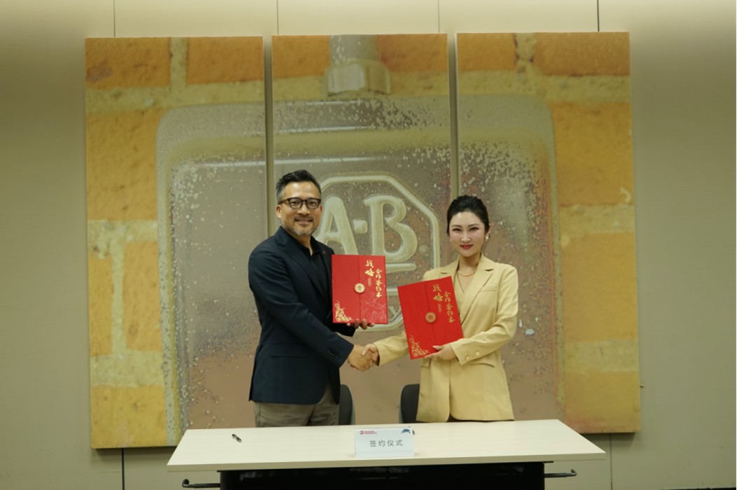 Ms. Muchun Zhu, as the representative of Intercont, signed the strategic cooperation Agreement with Rockwell
