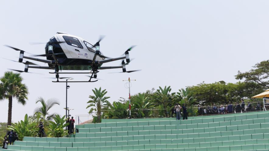 Rwandan President Paul Kagame, Minister of Infrastructure Dr. Jimmy Gasore, Director General of Rwanda Civil Aviation Authority (“RCAA”) Silas Udahemuka, Chinese Ambassador to Rwanda Wenqi Gao and other dignitaries witness the flights on site
