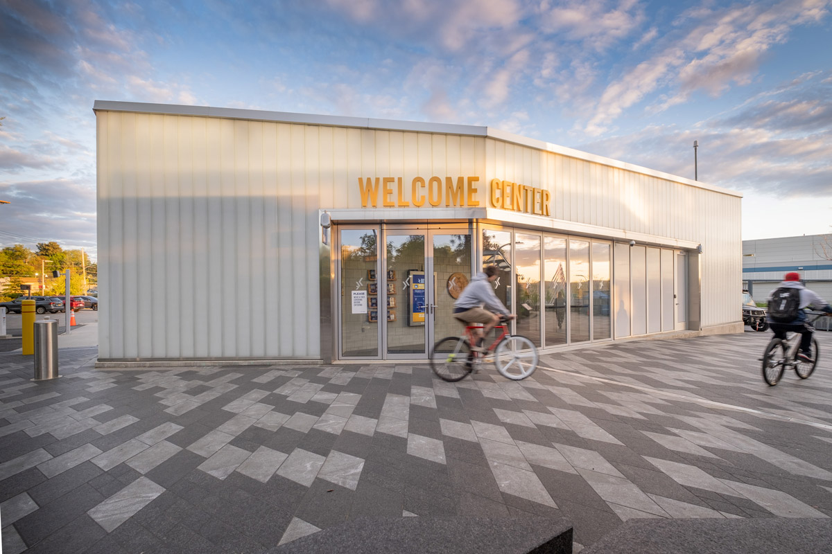 Approximately 3,100 square feet of Bendheim’s channel glass was installed at the Governor Mario M. Cuomo Bridge Westchester Landing in Tarrytown, N.Y. Photo by Del Rossi Photography.