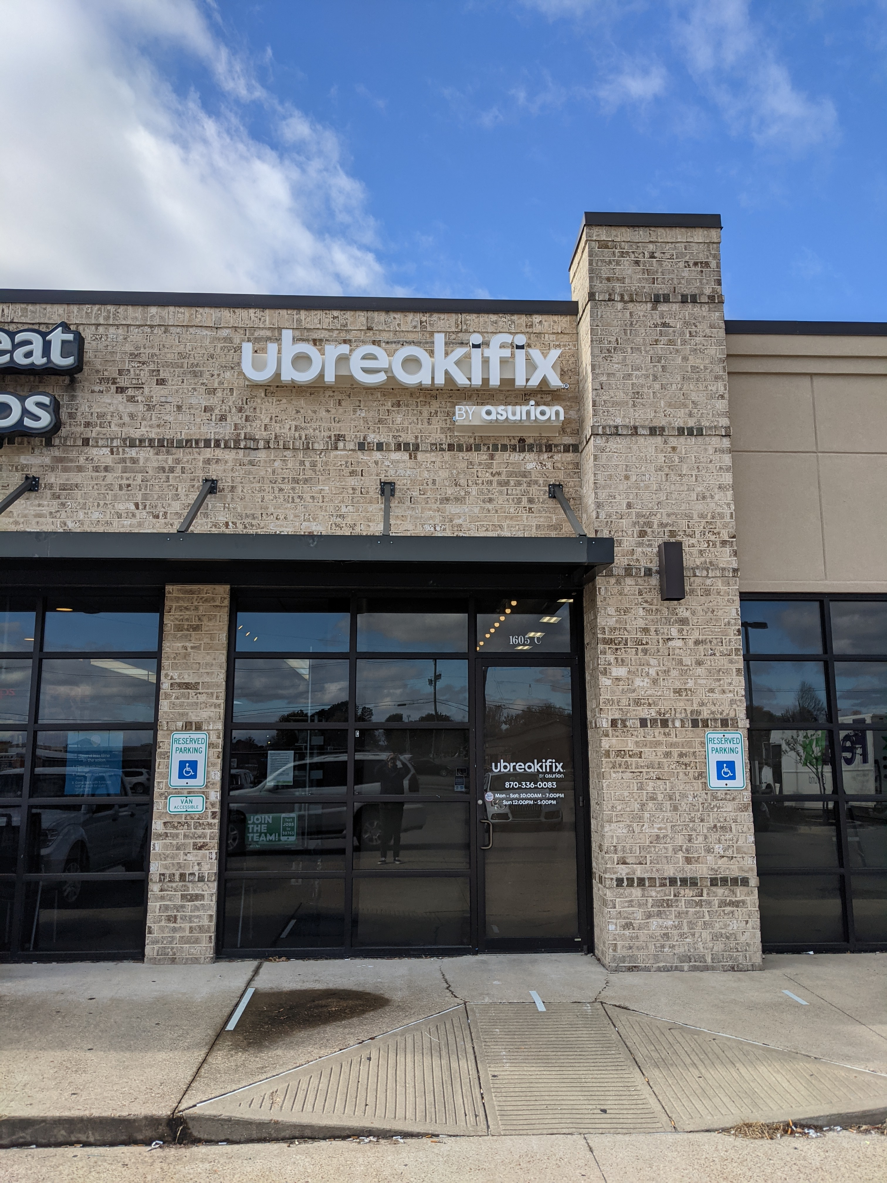 uBreakiFix Jonesboro