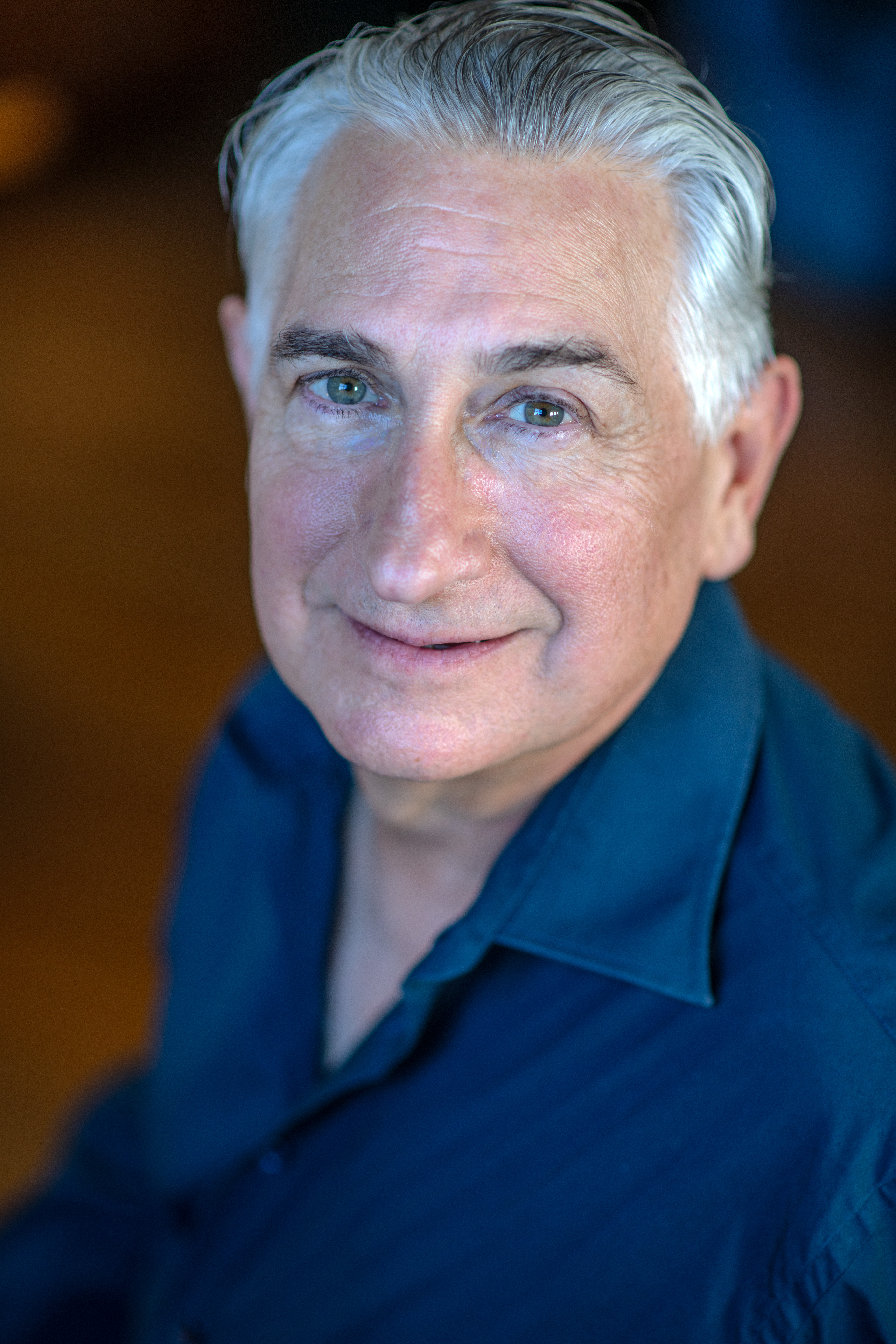 Headshot of film producer Adam Leipzig.