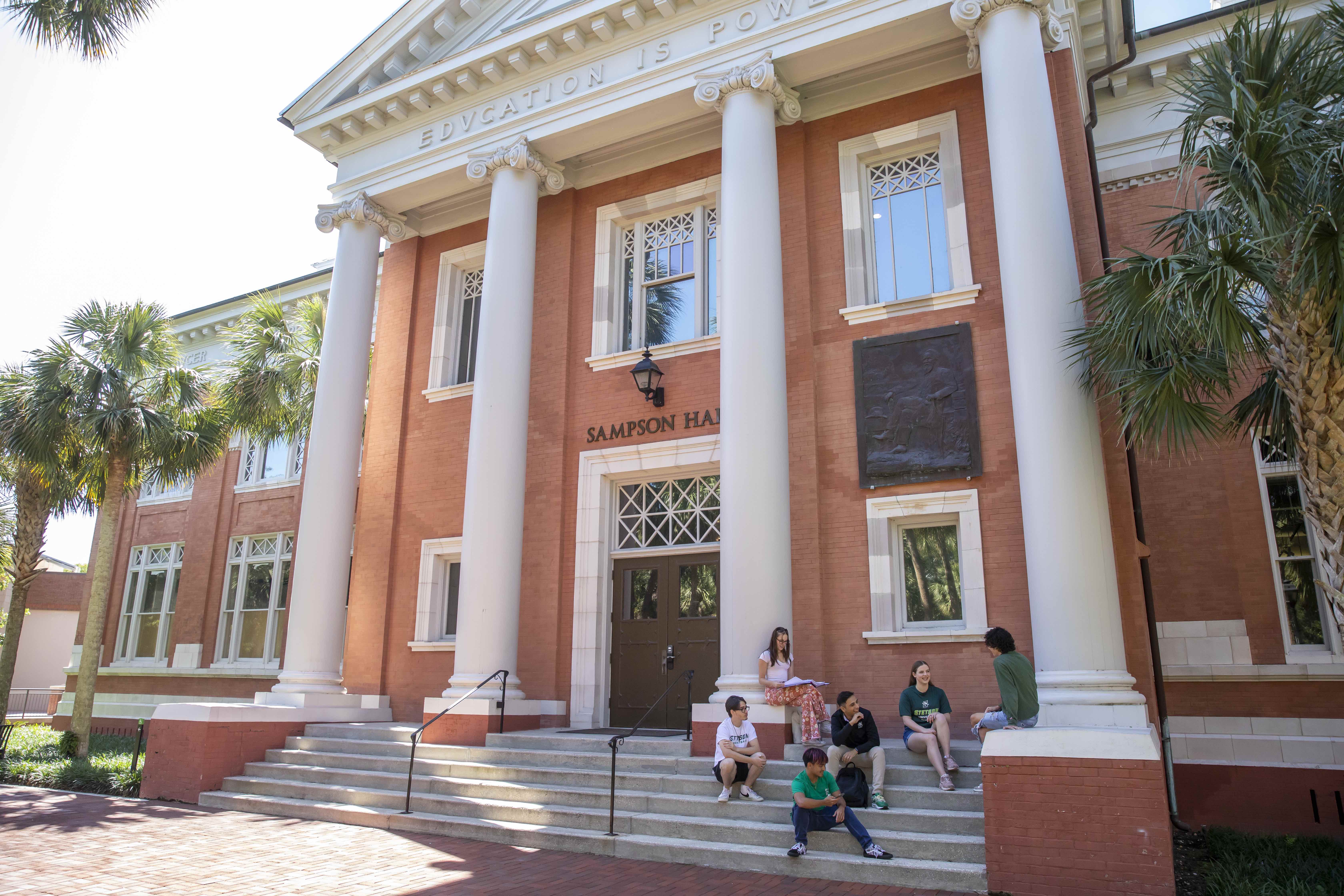 Founded in 1883 in Central Florida, Stetson University has again been named a national College of Distinction, a prestigious honor that highlights the school’s unwavering commitment to providing an exceptional undergraduate education.