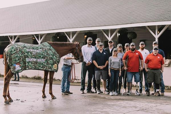 Several HFOT Veterans had the opportunity to meet Country House before the Kentucky Derby. 