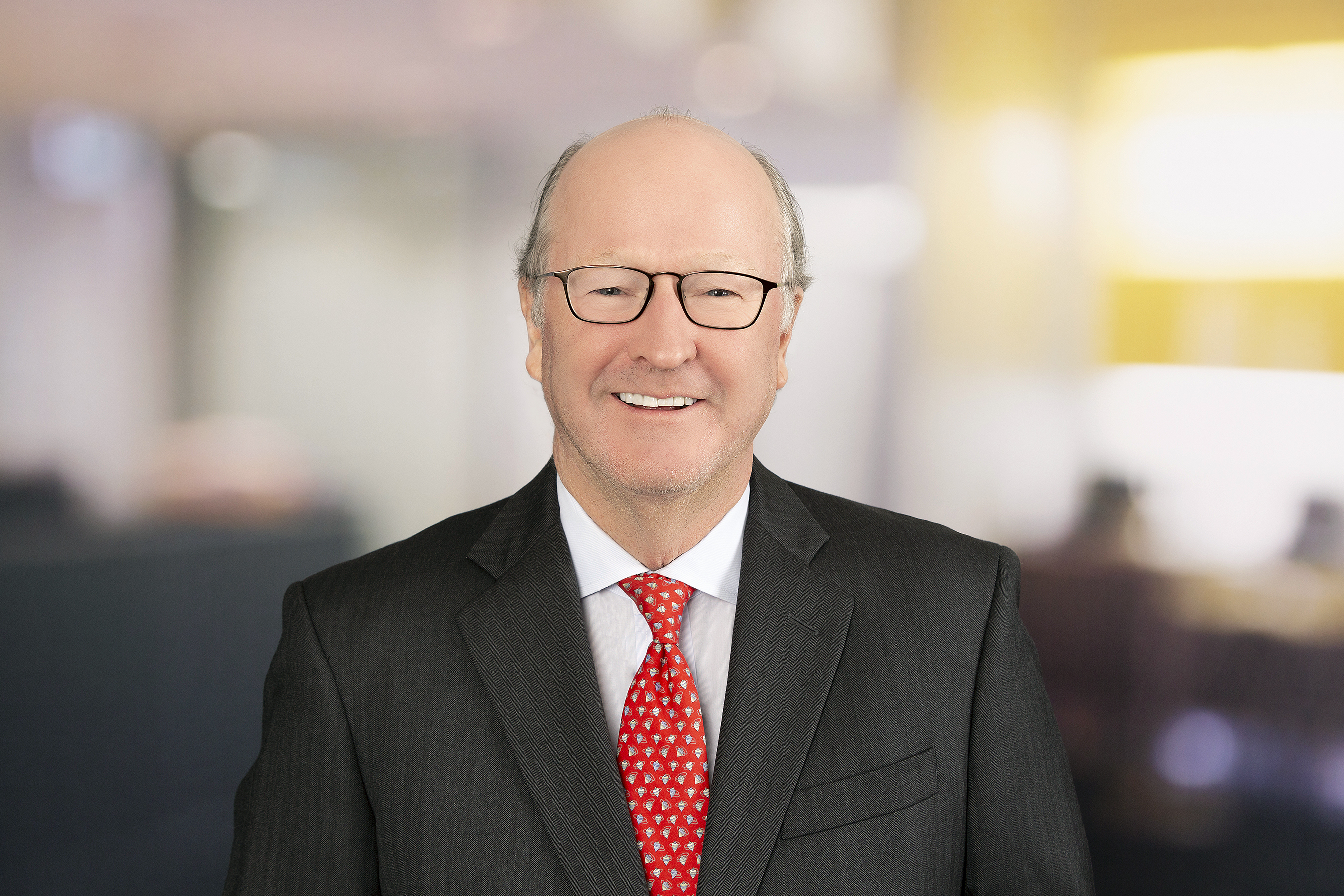 Commercial real estate expert Peter Hennessy has joined Savills as a vice chairman, specializing in tenant representation. His arrival strengthens the firm's position in the New York Tri-State region and builds on the company's growth in the United States and Canada.